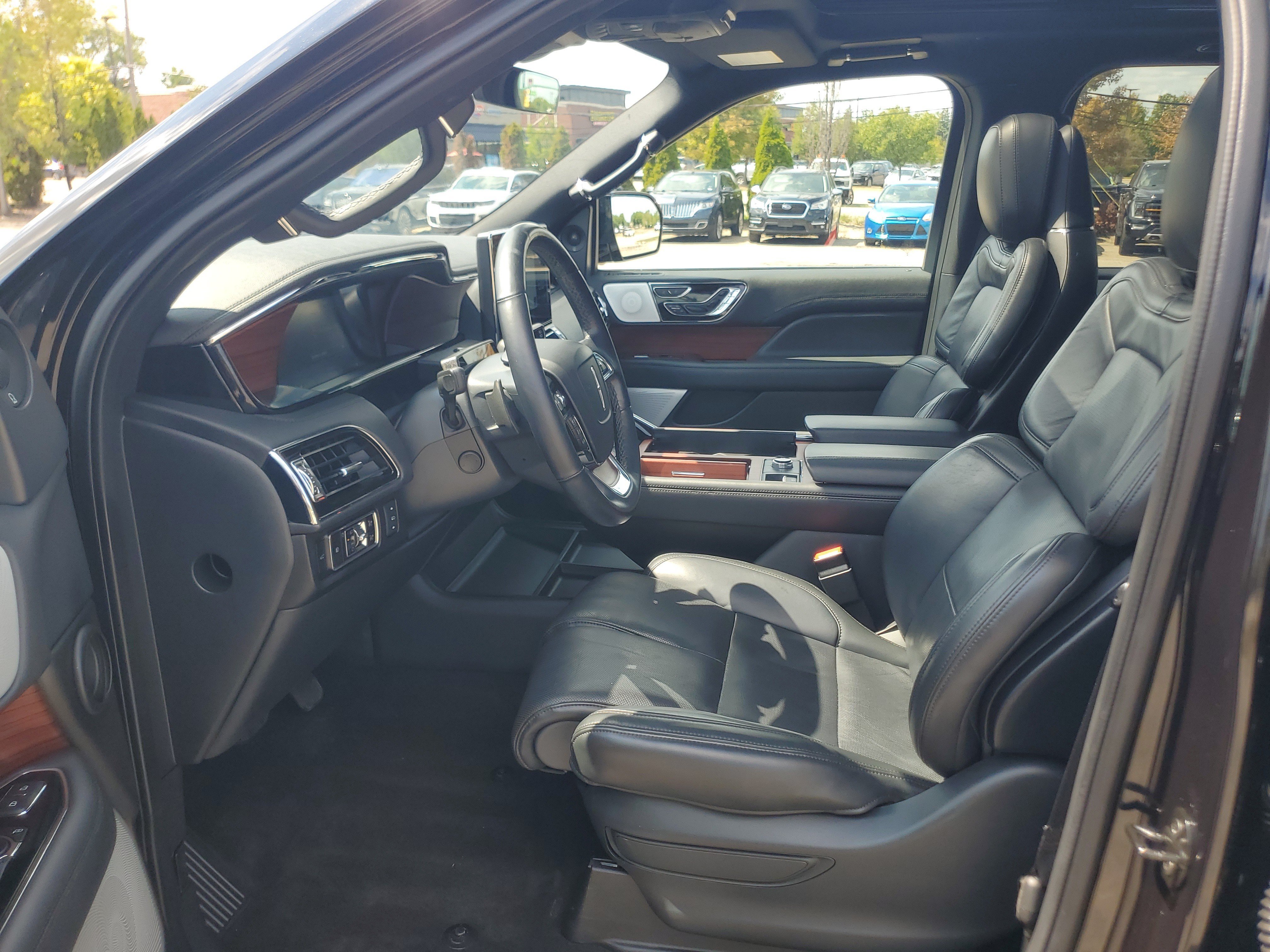 Certified 2023 Lincoln Navigator Reserve AWD/4WD image 12