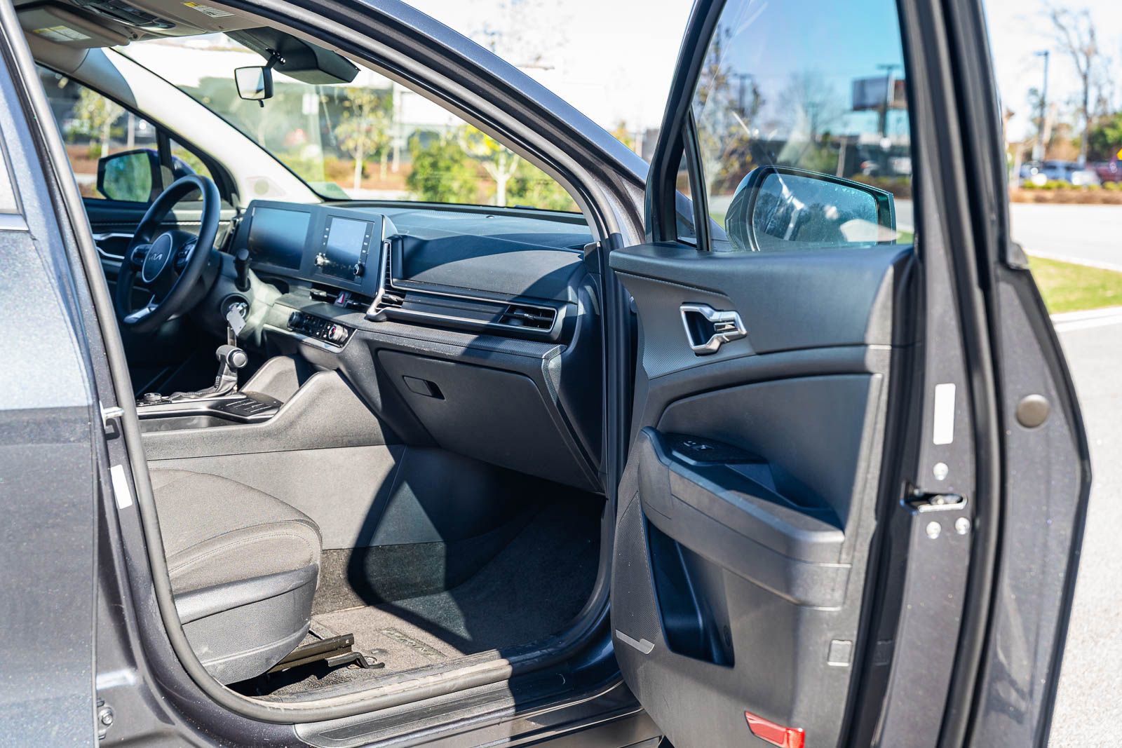 Used 2023 Kia Sportage LX image 11