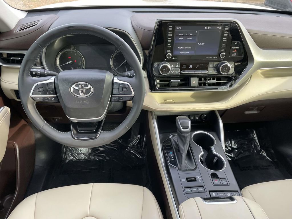 Used 2021 Toyota Highlander XLE image 24