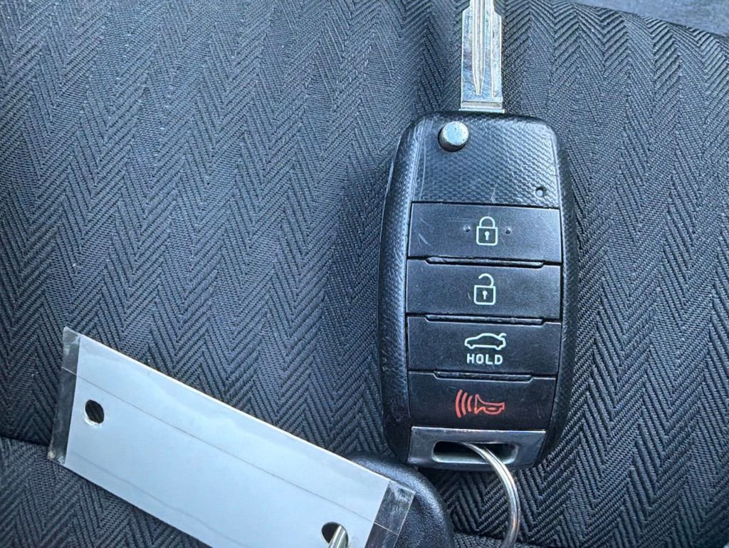 Used 2016 Kia Forte LX FWD image 19