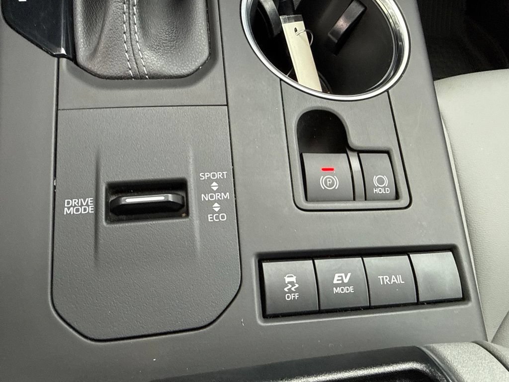 Used 2022 Toyota Highlander XLE AWD/4WD image 35