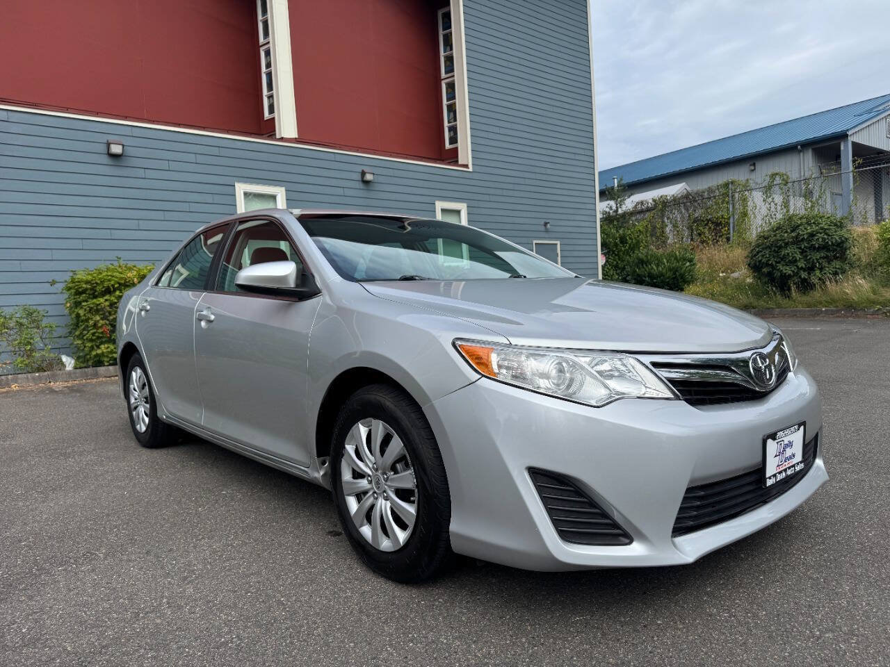 Used 2013 Toyota Camry LE FWD image 6
