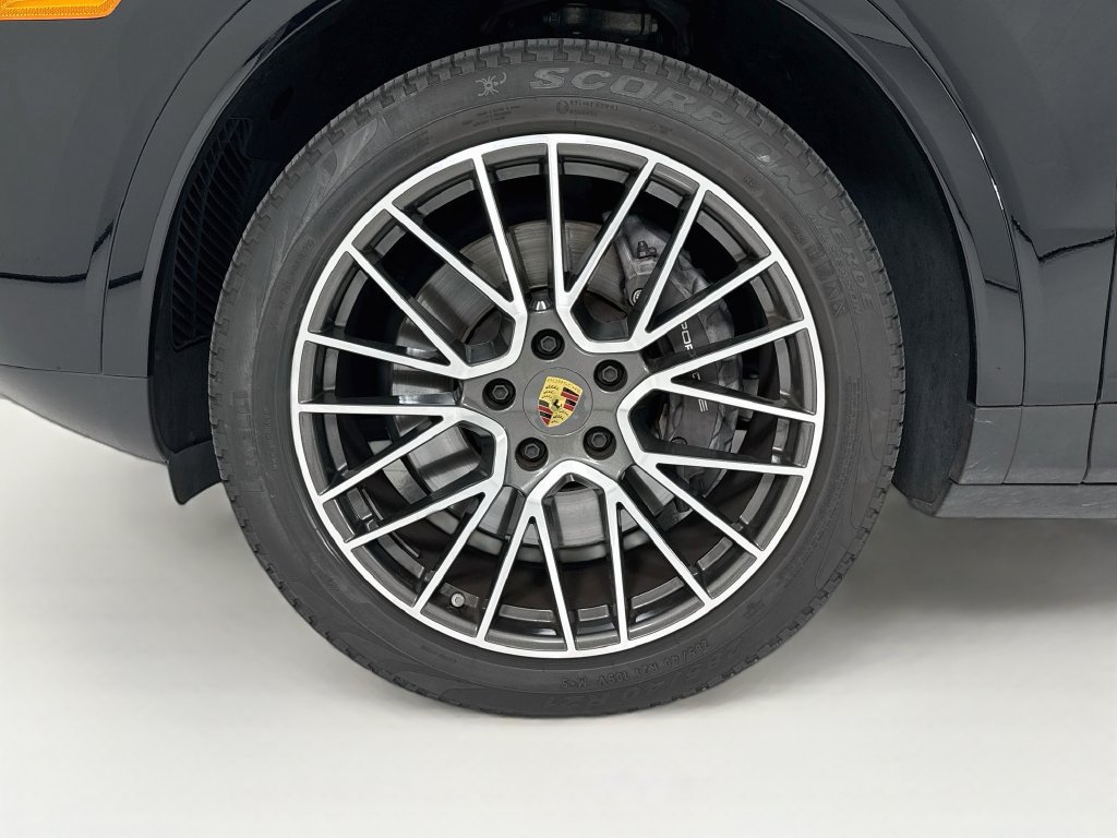 Certified 2023 Porsche Cayenne Coupe AWD/4WD image 32
