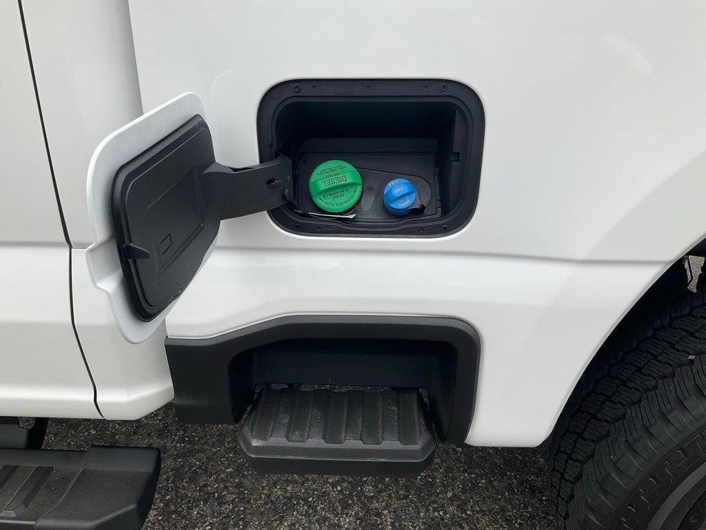 Certified 2025 Ford F350 Lariat w/ Black Appearance Package image 27