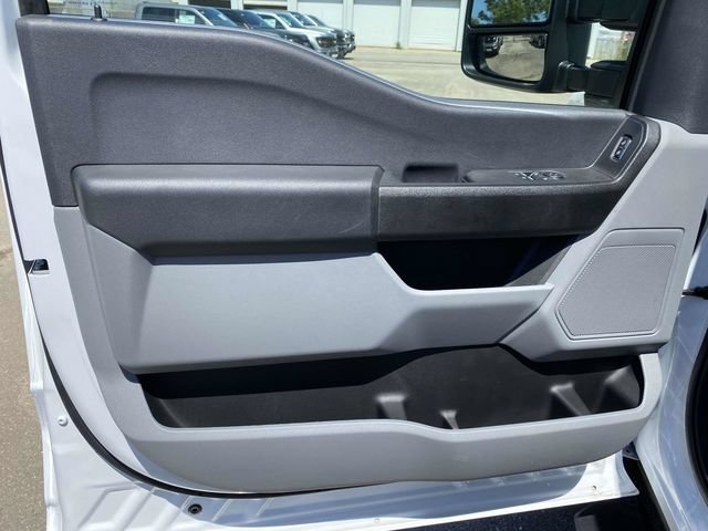 New 2025 Ford F550 4x4 Regular Cab Super Duty image 15