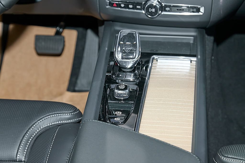 New 2026 Volvo XC60 B5 Ultra w/ Climate Package AWD/4WD image 29