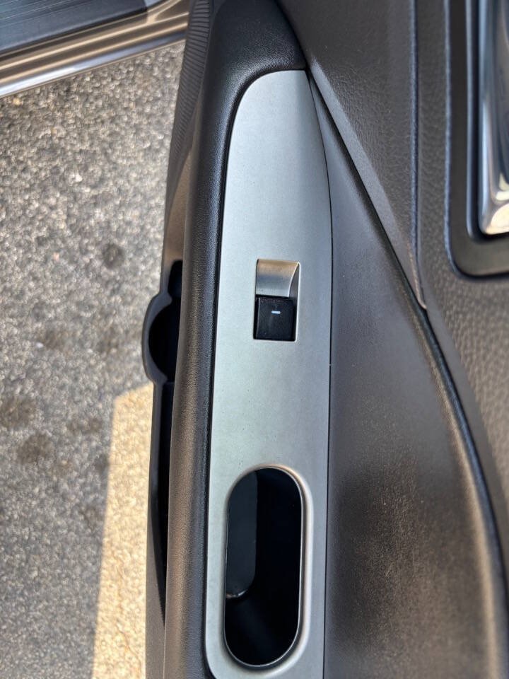 Used 2010 Ford Fusion Hybrid FWD image 17