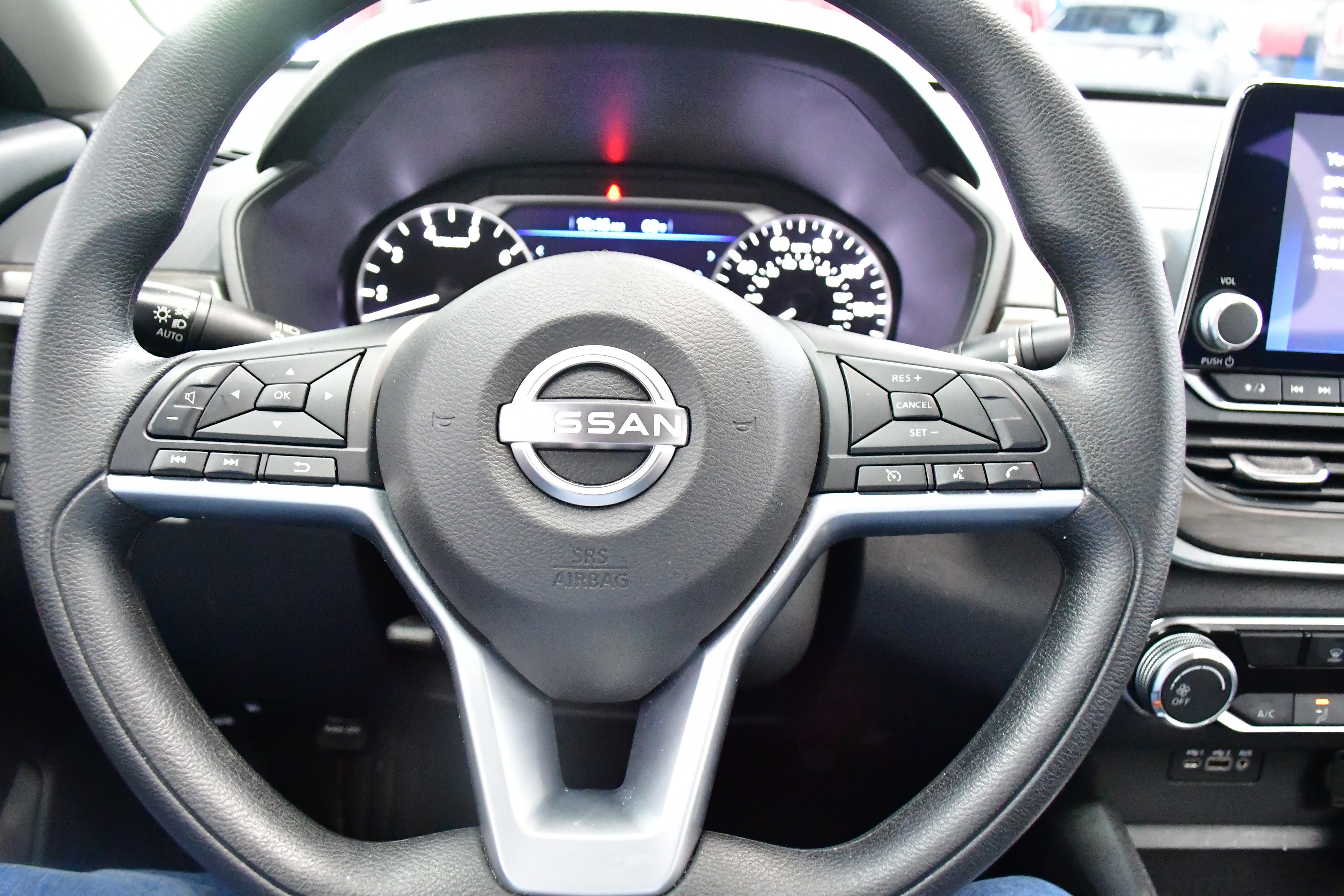 Used 2025 Nissan Altima 2.5 SV FWD image 17