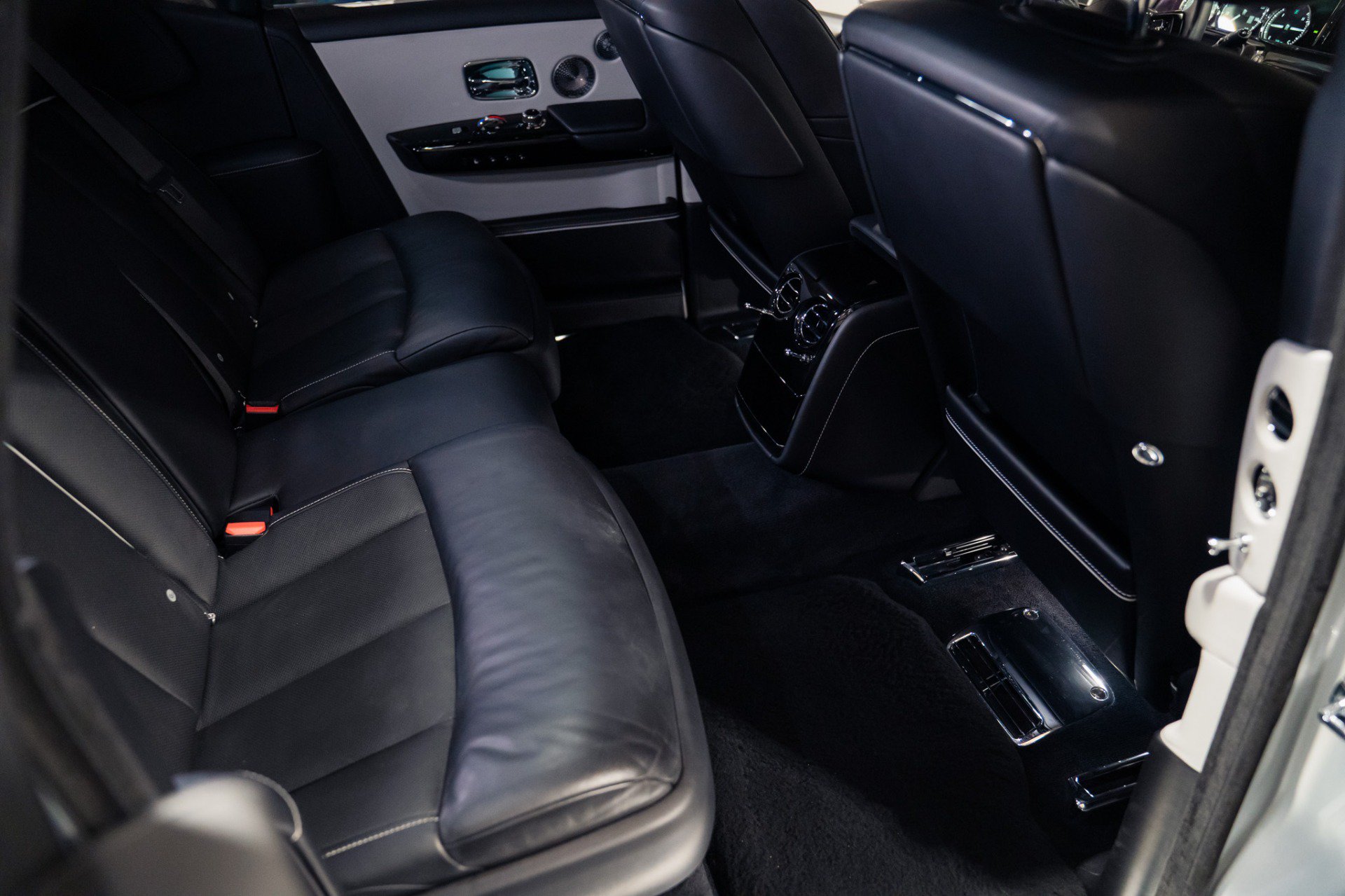Used 2020 Rolls-Royce Phantom Sedan RWD image 23