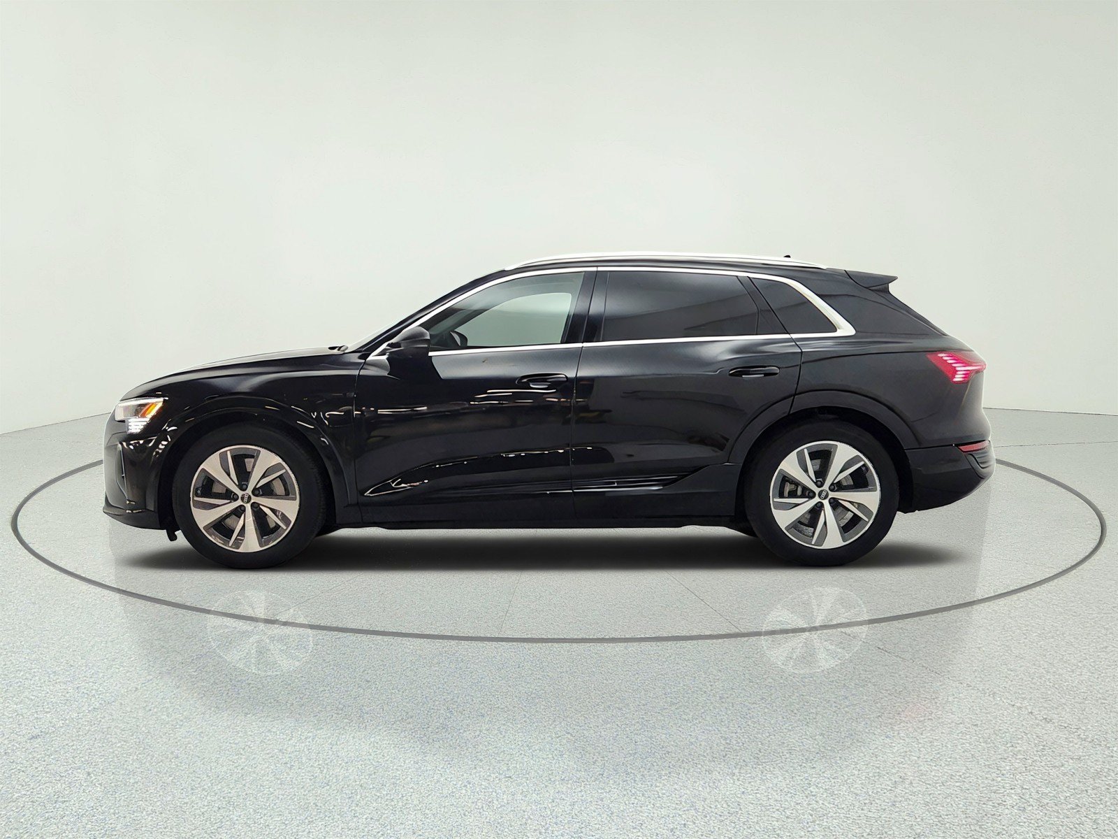 Used 2024 Audi Q8 e-tron Premium Plus w/ Premium Plus Package AWD/4WD image 8
