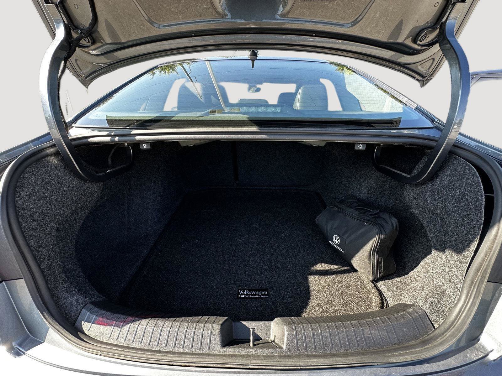 Used 2021 Volkswagen Jetta SEL Premium FWD image 29