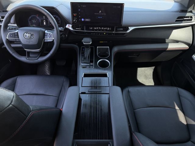 Used 2025 Toyota Sienna XSE image 11