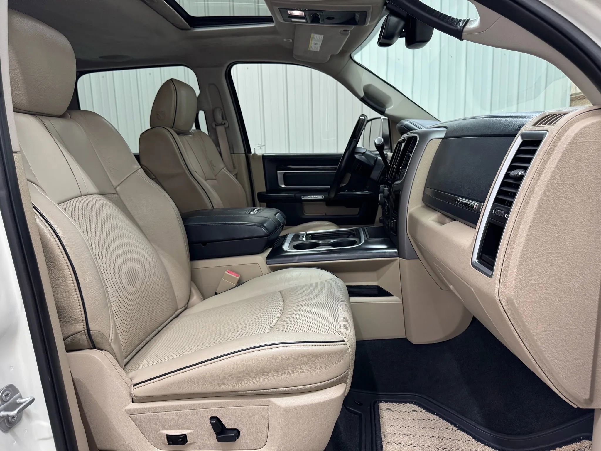 Used 2018 RAM 3500 Laramie Longhorn AWD/4WD image 15