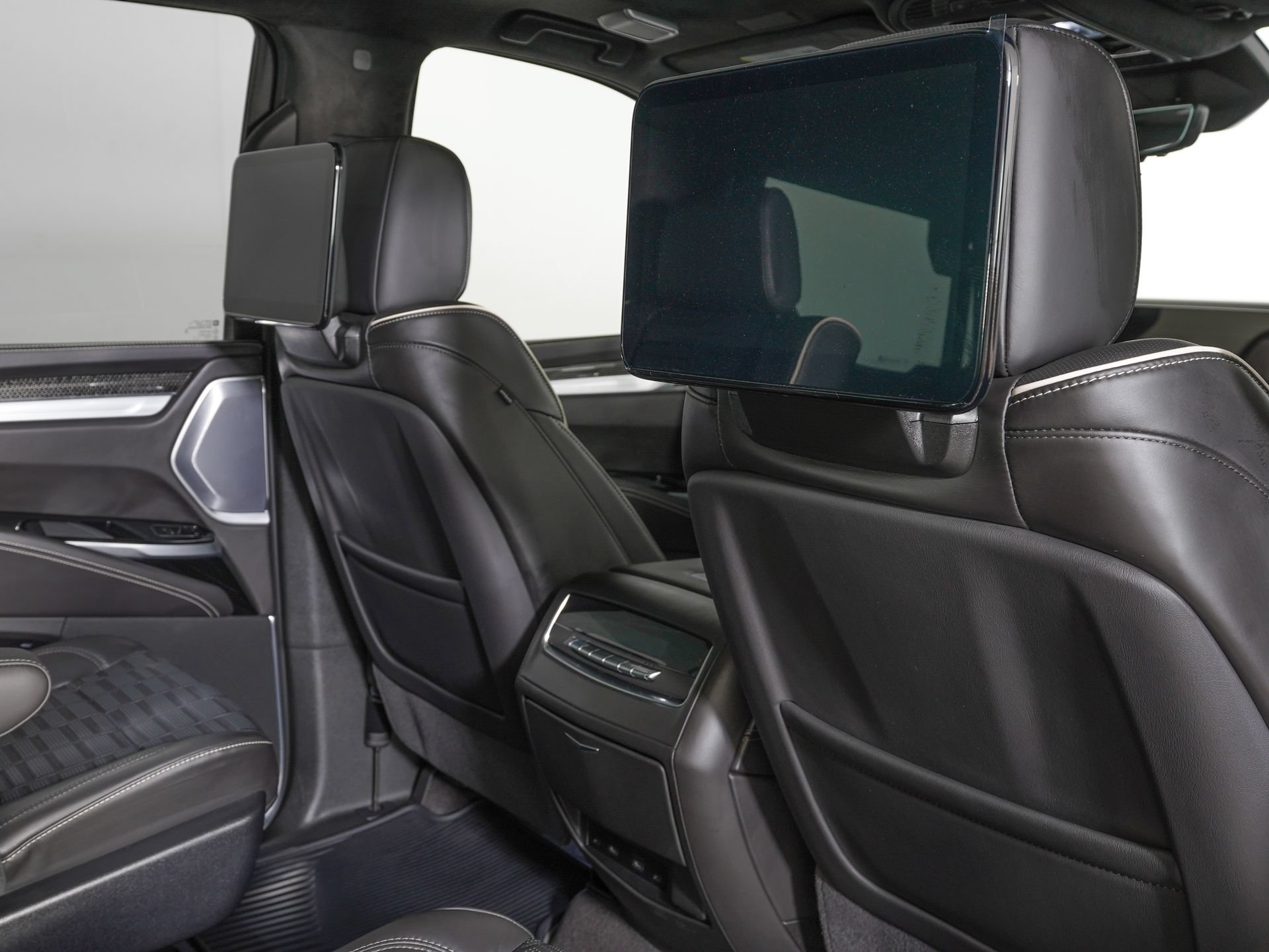 Used 2026 Cadillac Escalade V w/ LPO, ONYX Package AWD/4WD image 11