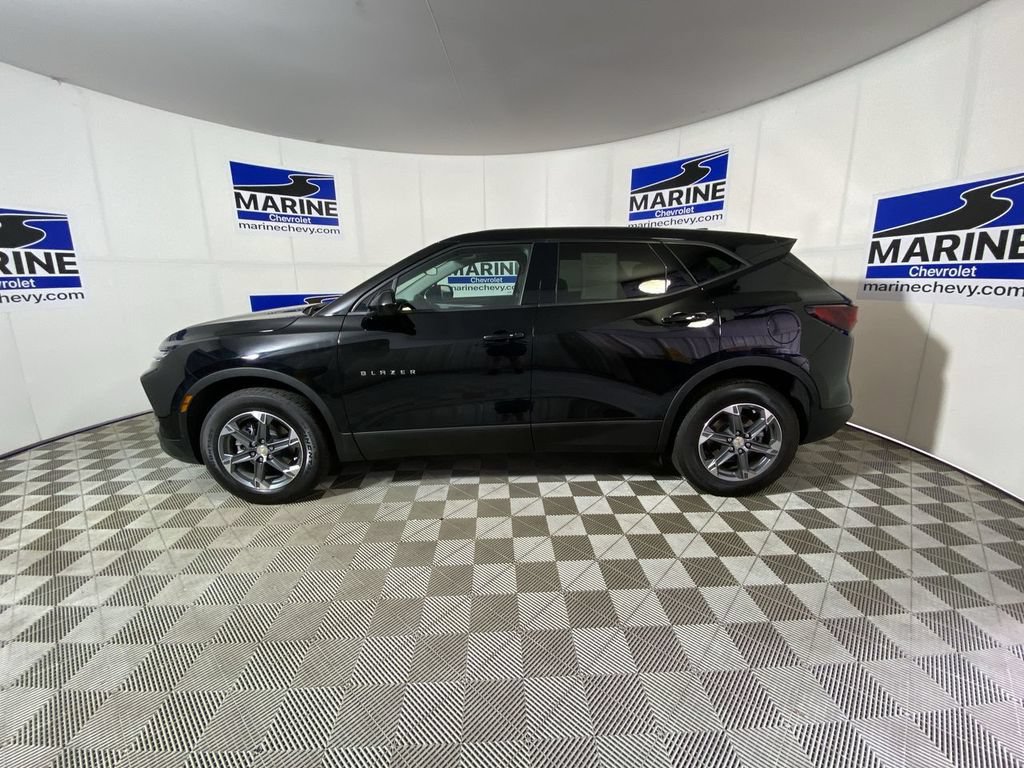 Used 2025 Chevrolet Blazer LT FWD image 10