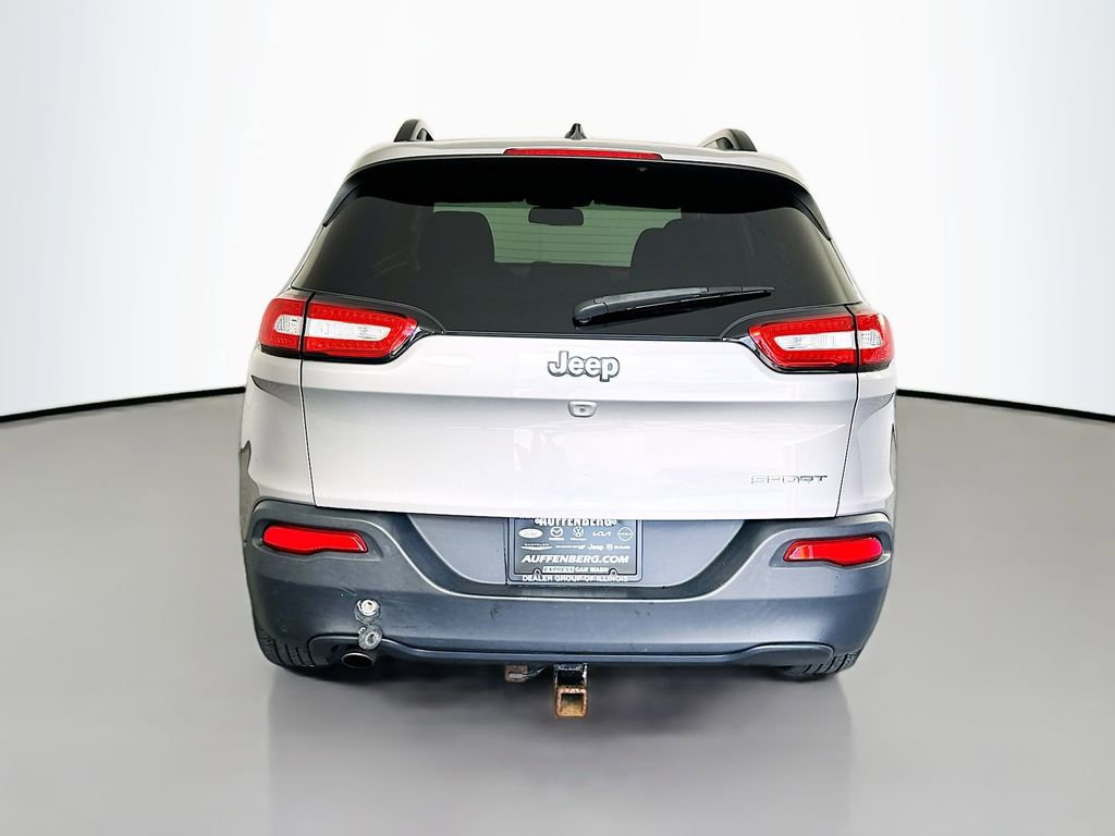 Used 2016 Jeep Cherokee Sport FWD image 6