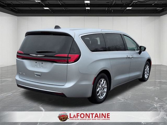 Used 2024 Chrysler Pacifica Touring-L image 5