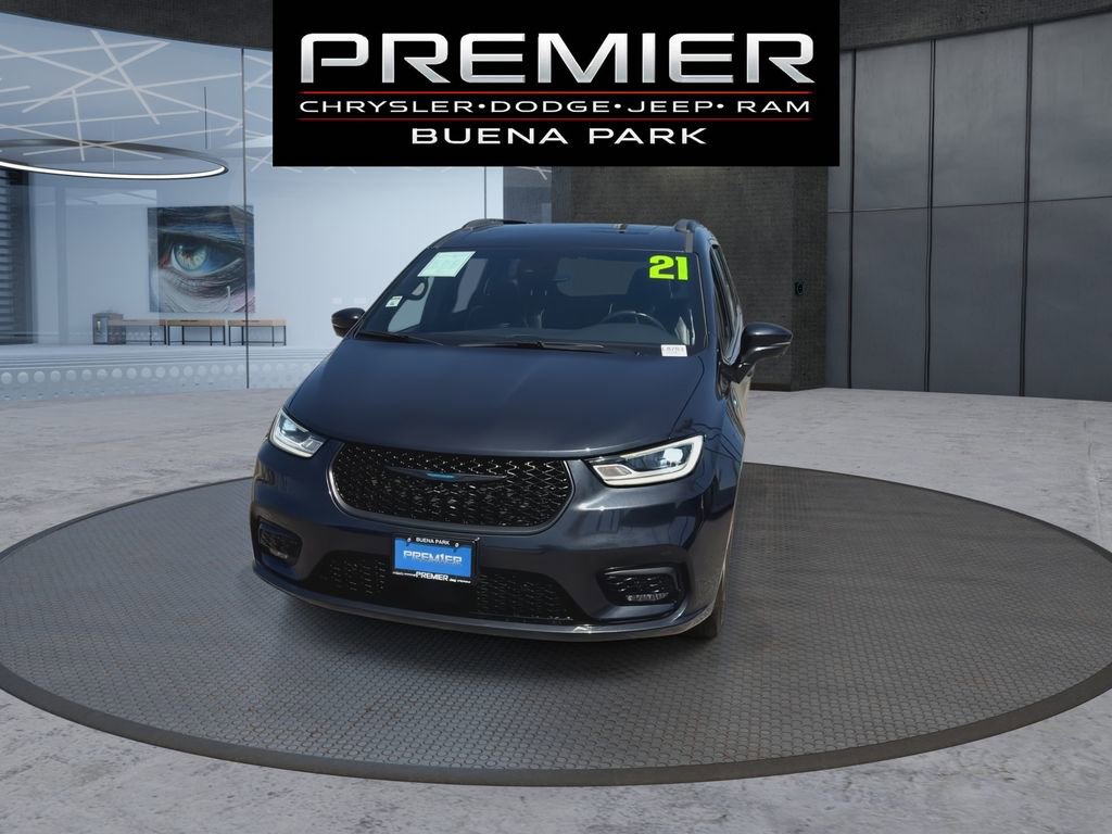 Used 2021 Chrysler Pacifica Limited w/ Uconnect Theater Family Group FWD image 3
