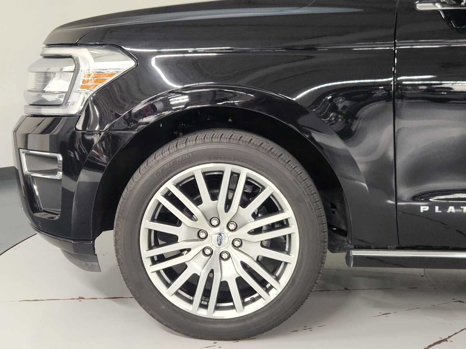 Used 2023 Ford Expedition Platinum RWD image 11