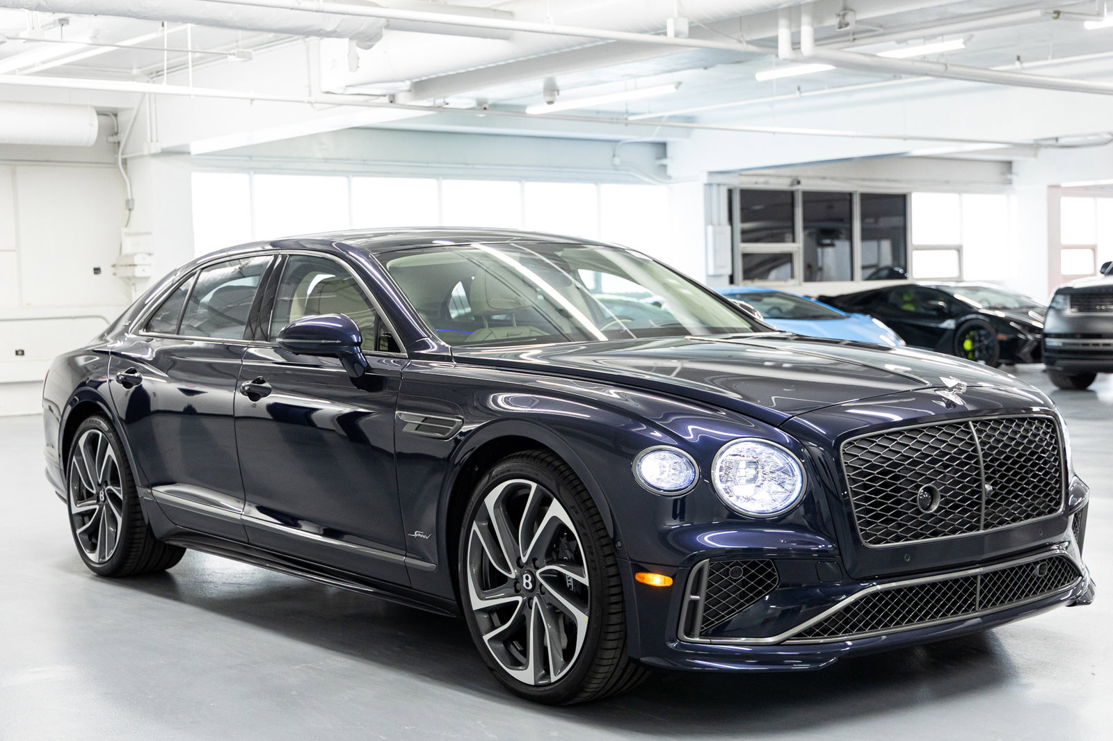 Certified 2025 Bentley Flying Spur Plug-In Hybrid AWD/4WD image 6