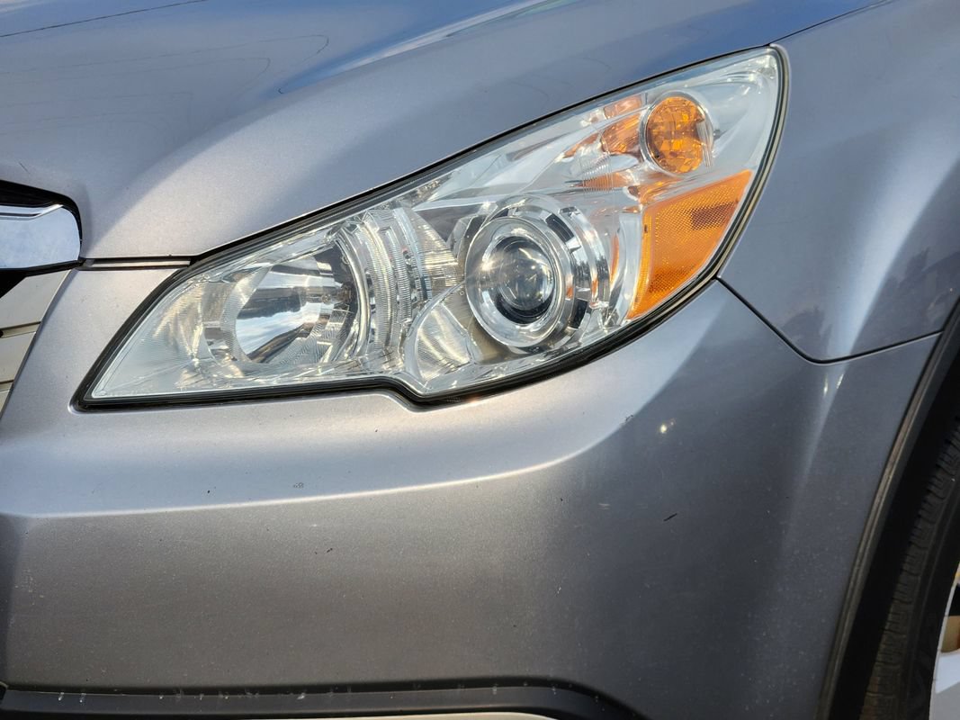 Used 2011 Subaru Outback 2.5i Limited w/ PWR Moonroof Pkg AWD/4WD image 10