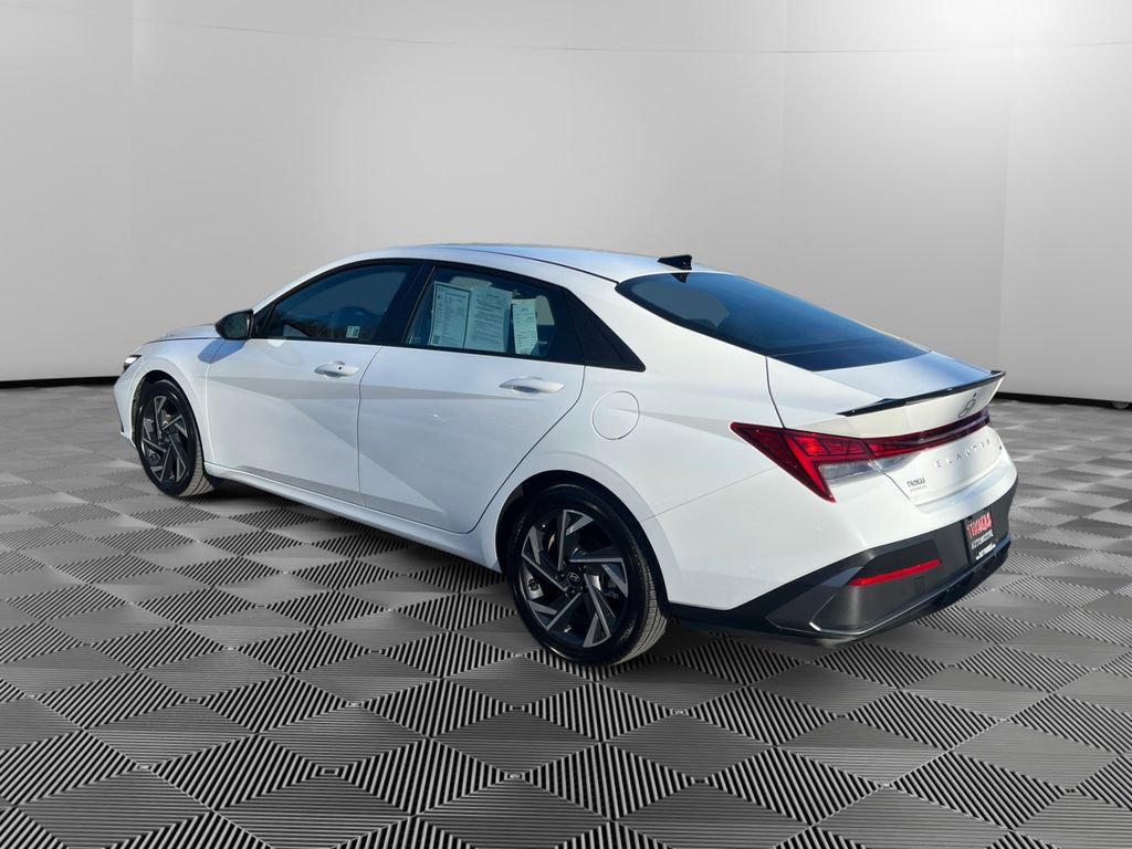 Certified 2025 Hyundai Elantra SEL FWD image 3