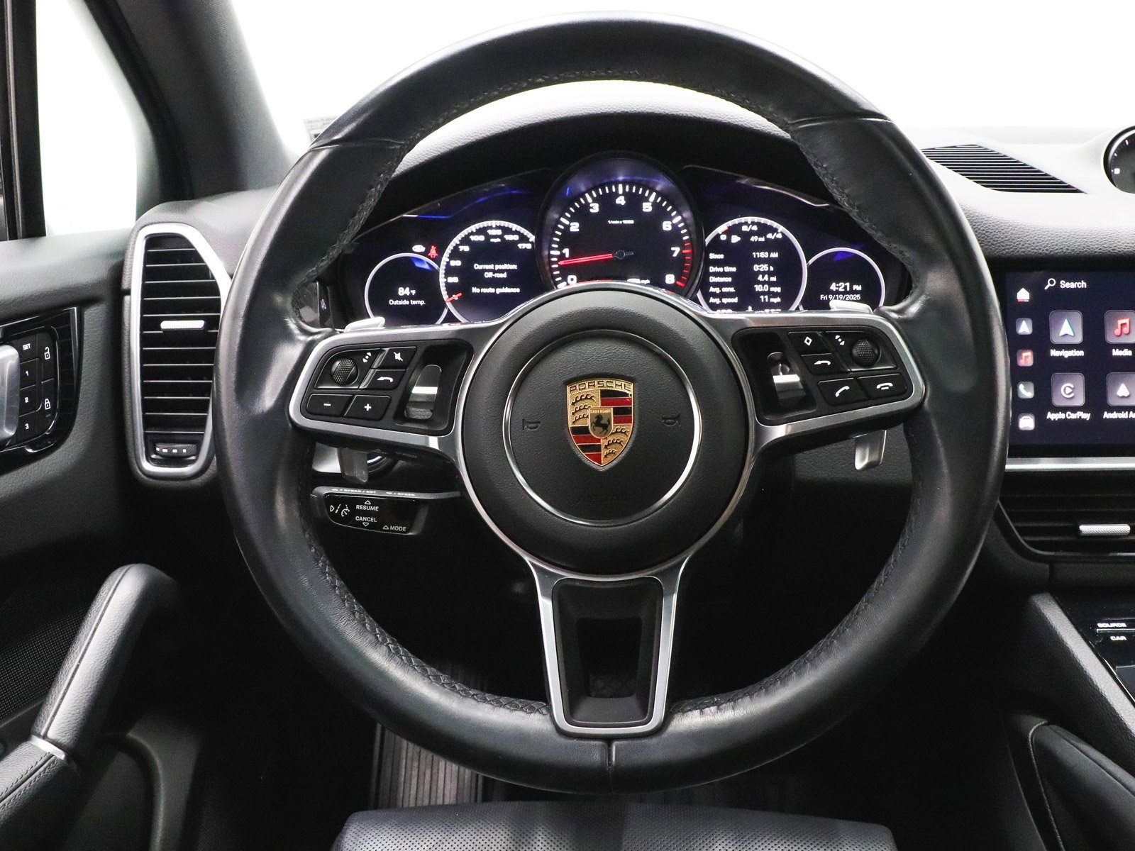 Used 2023 Porsche Cayenne Platinum Edition image 19