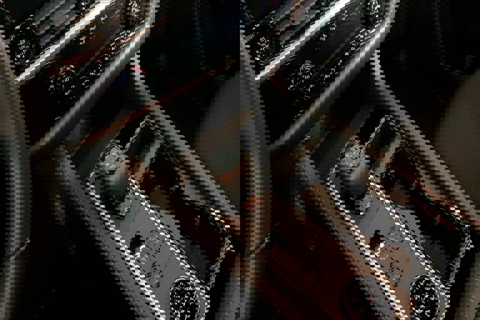 Used 2025 Nissan Pathfinder SV image 17