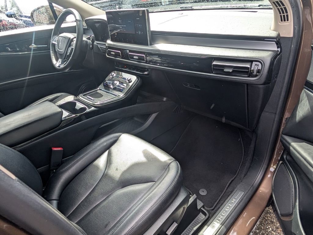 Used 2022 Lincoln Nautilus FWD image 14