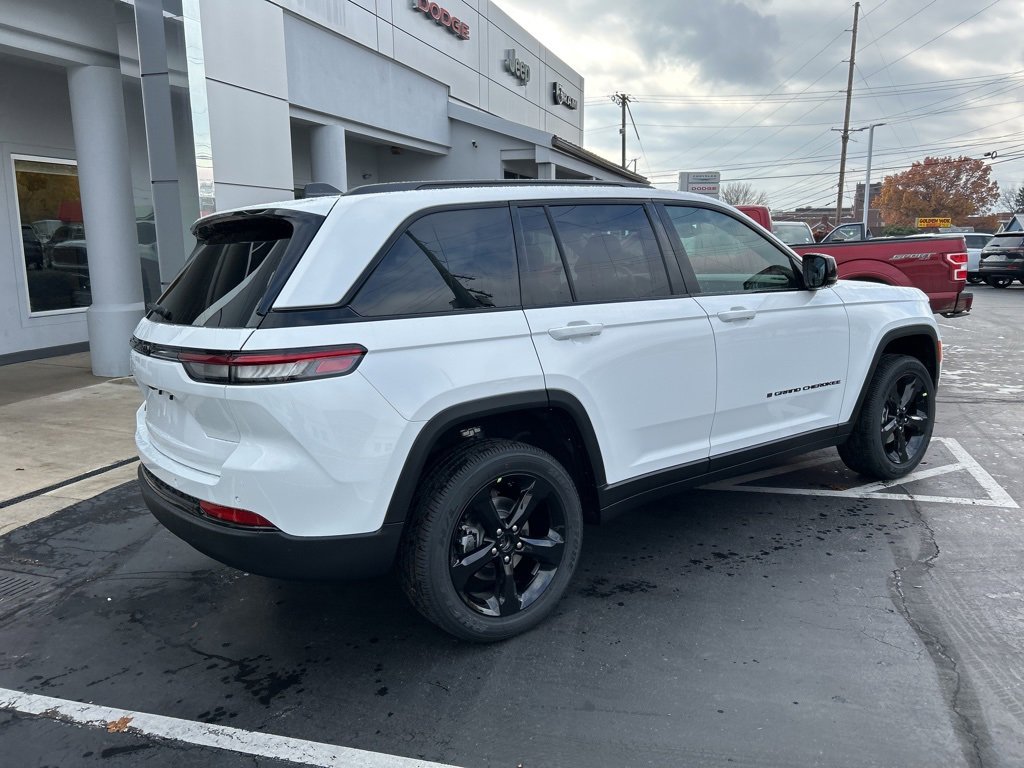 New 2025 Jeep Grand Cherokee Altitude image 2