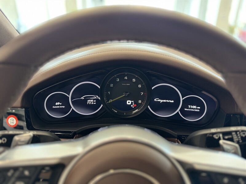 Used 2023 Porsche Cayenne image 31
