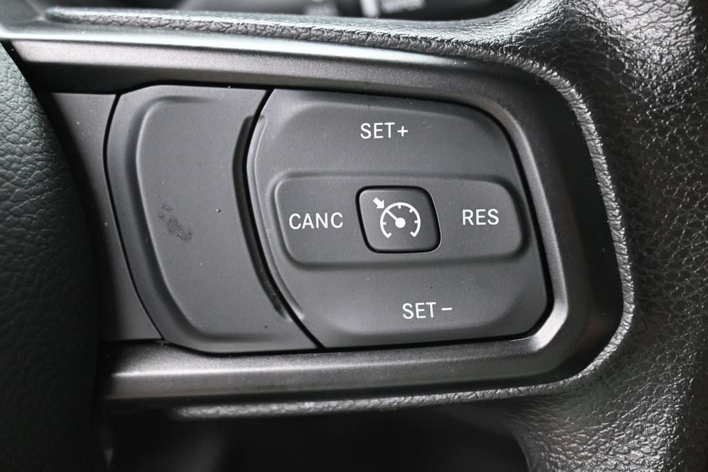 Used 2024 Jeep Gladiator Sport AWD/4WD image 16