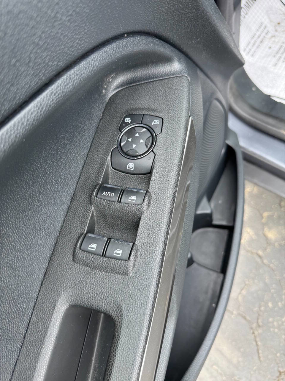 Used 2018 Ford EcoSport SE w/ SE Convenience Package image 20