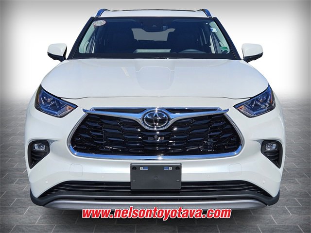 New 2026 Toyota Highlander Platinum image 2