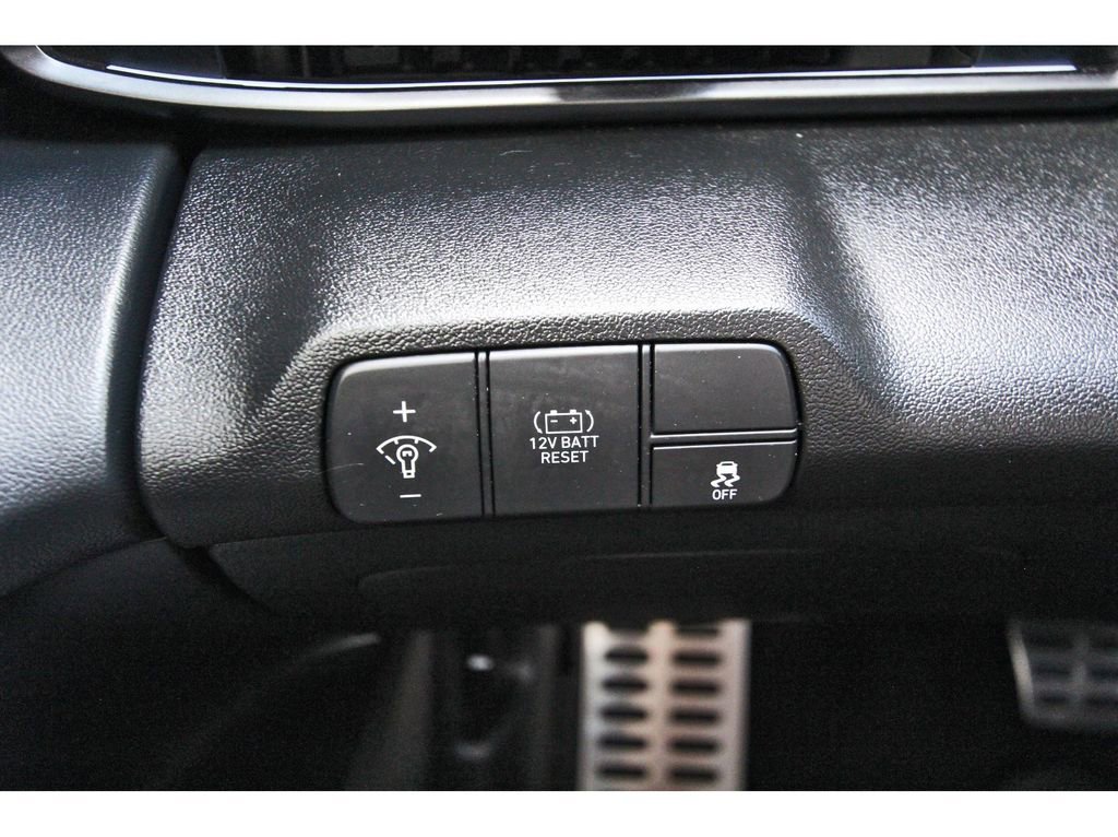Certified 2025 Hyundai Elantra SEL image 23