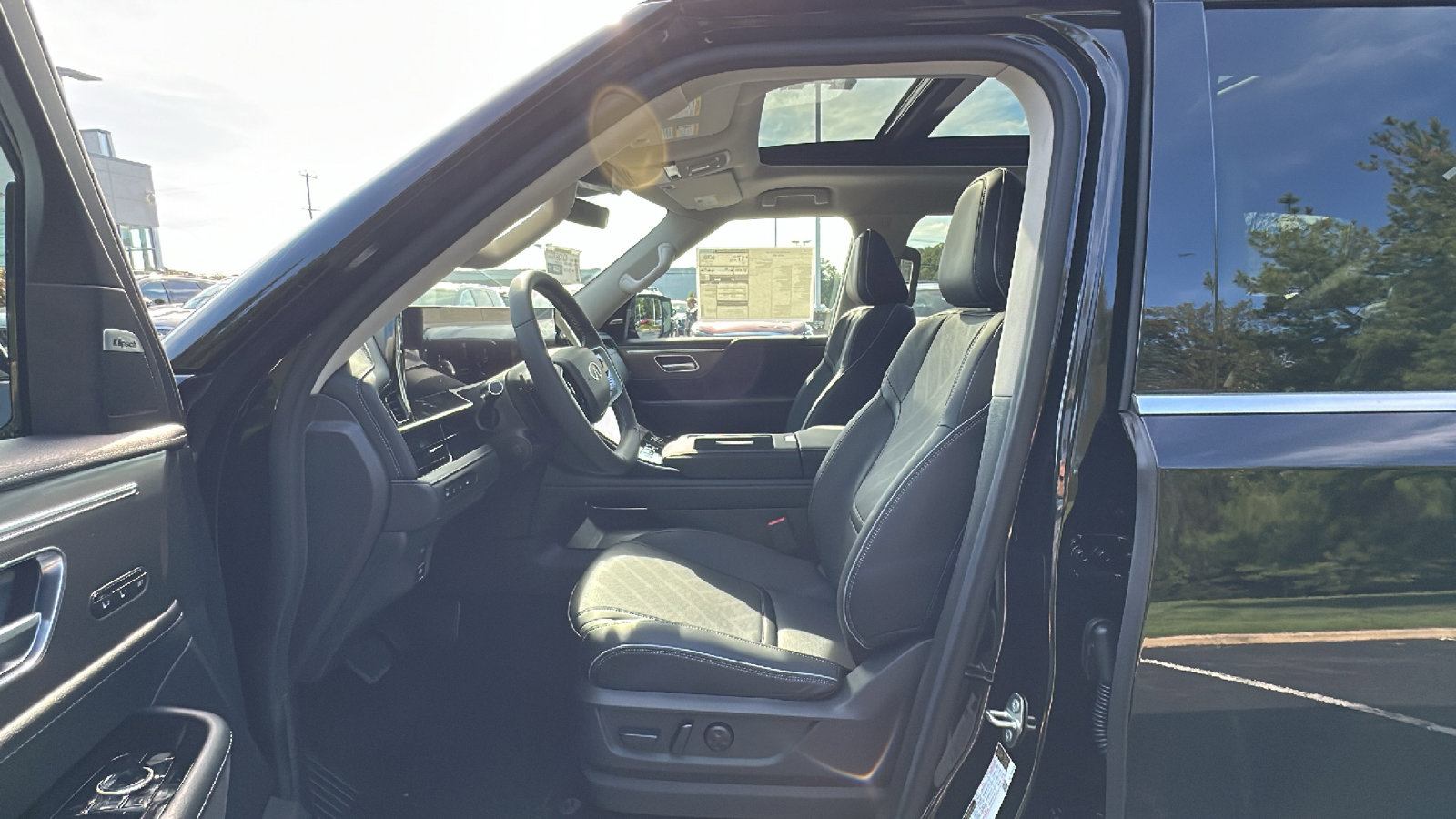 New 2026 INFINITI QX80 Luxe w/ Cargo Package image 7