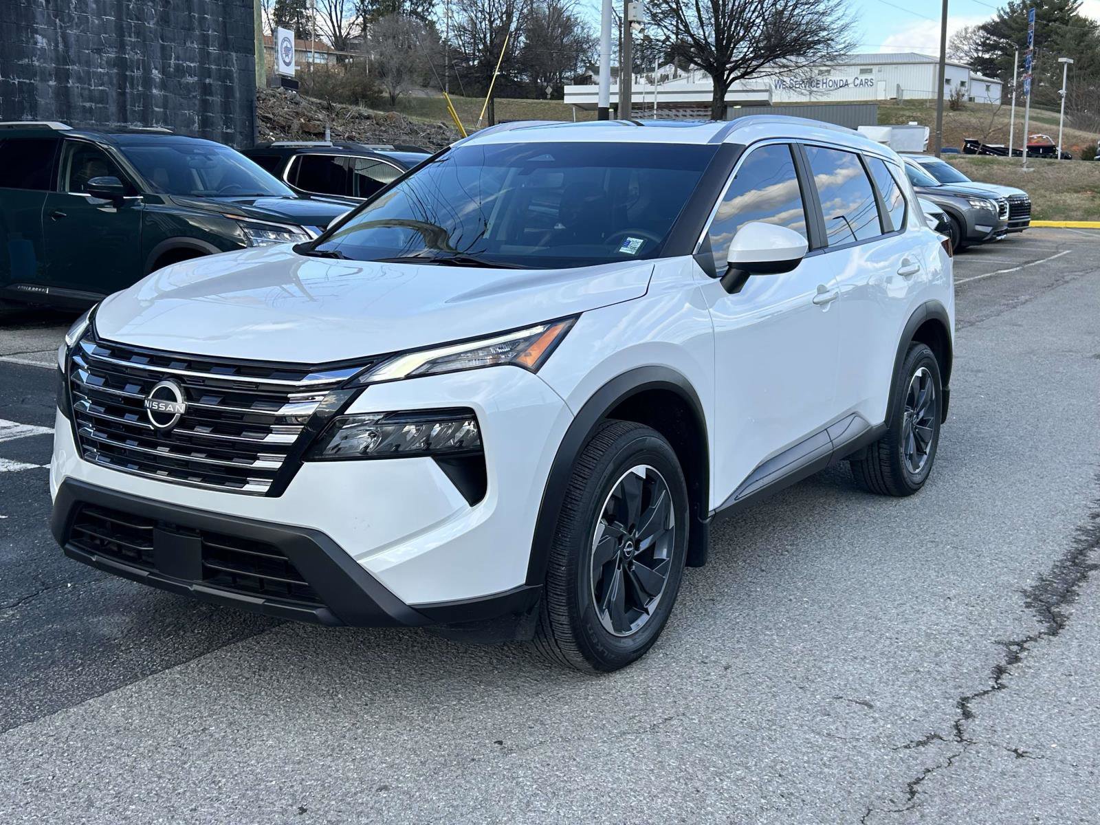 Used 2024 Nissan Rogue SV w/ SV Premium Package image 7