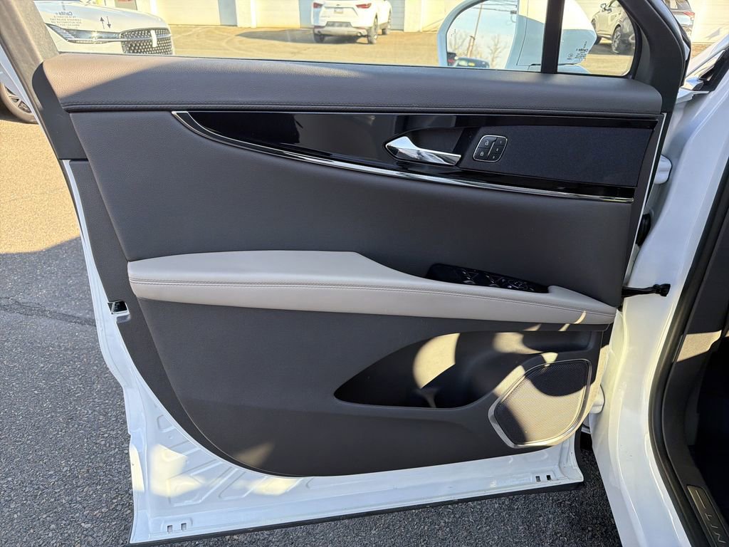 Certified 2023 Lincoln Nautilus AWD w/ Premium Package image 10