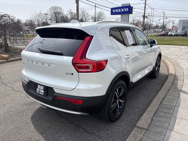 Used 2025 Volvo XC40 B5 Core image 5