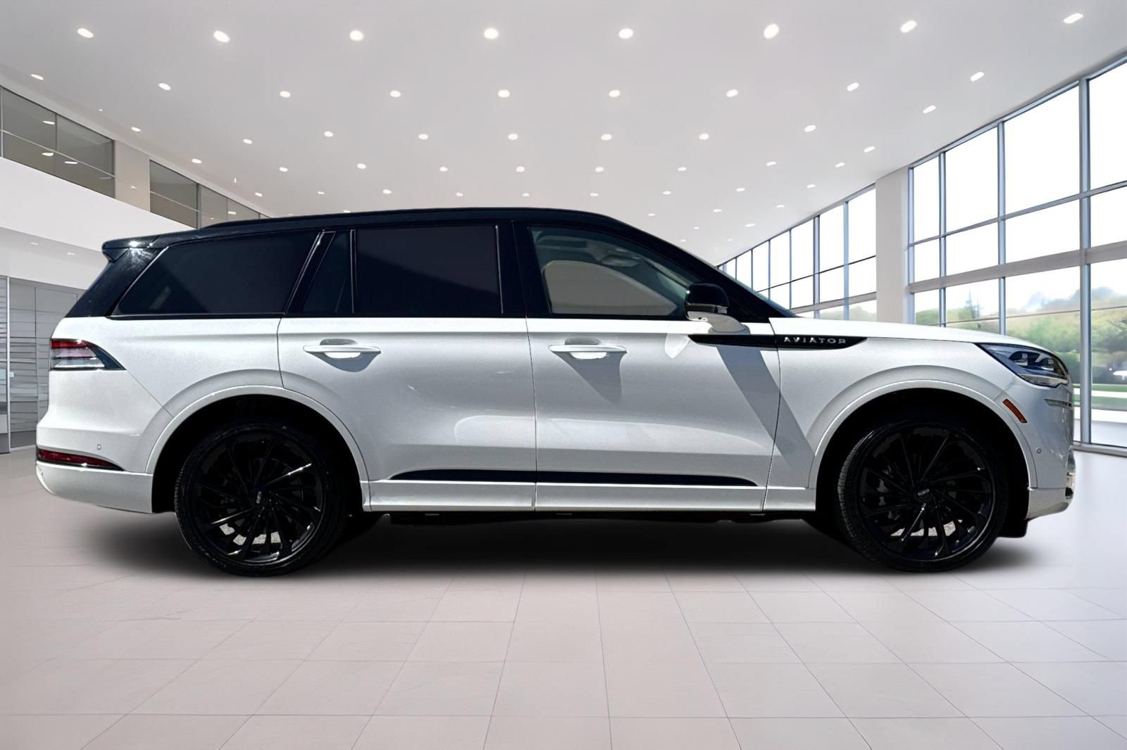 Certified 2023 Lincoln Aviator Black Label AWD/4WD image 3