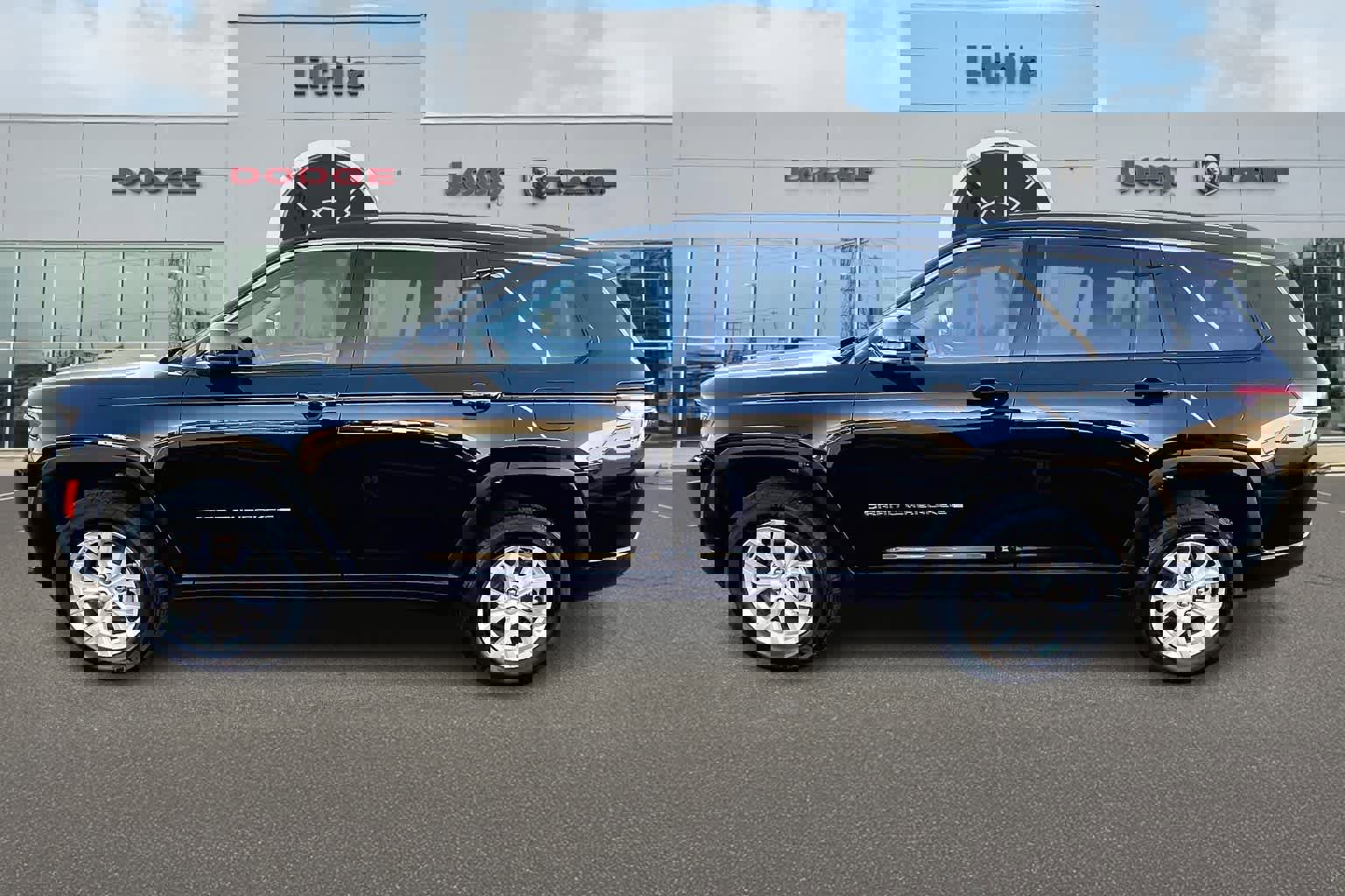 Used 2023 Jeep Grand Cherokee L Limited image 3