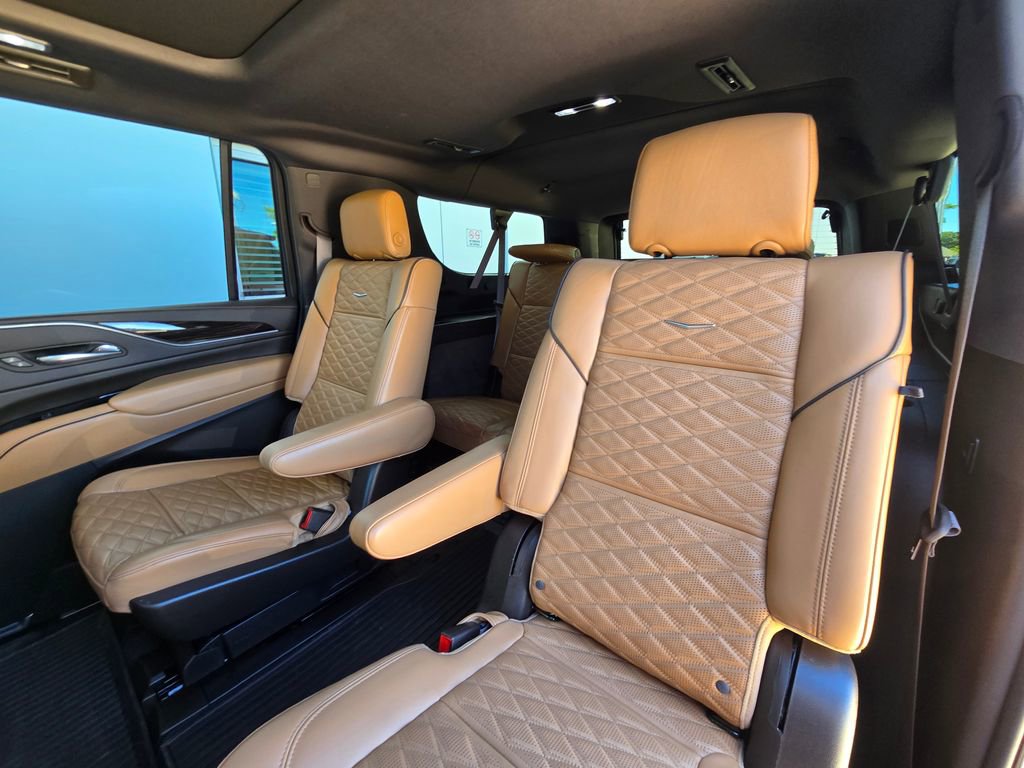 Used 2022 Cadillac Escalade ESV Premium Luxury w/ Performance Package RWD image 16