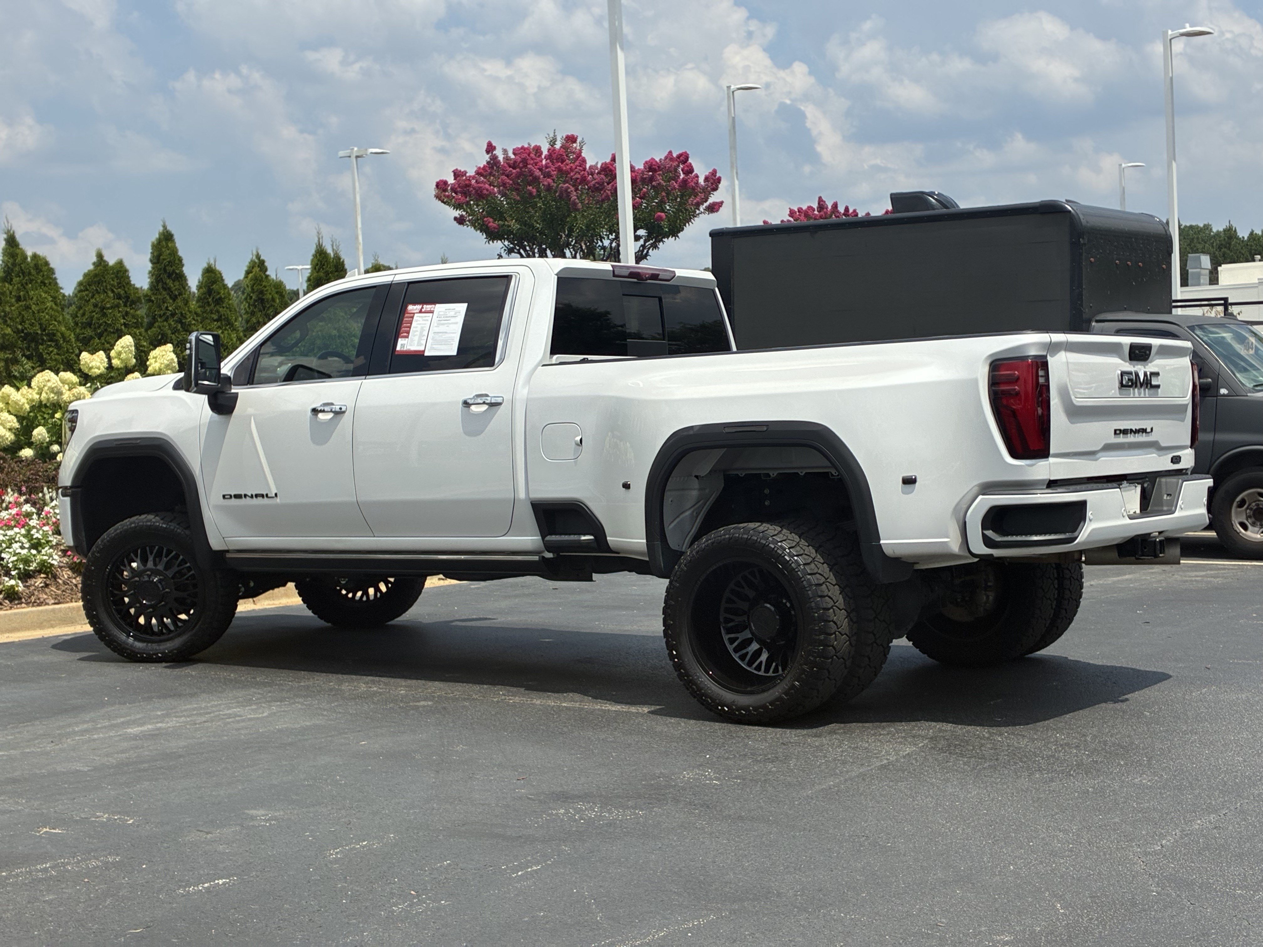 Used 2024 GMC Sierra 3500 Denali w/ Technology Package AWD/4WD image 10