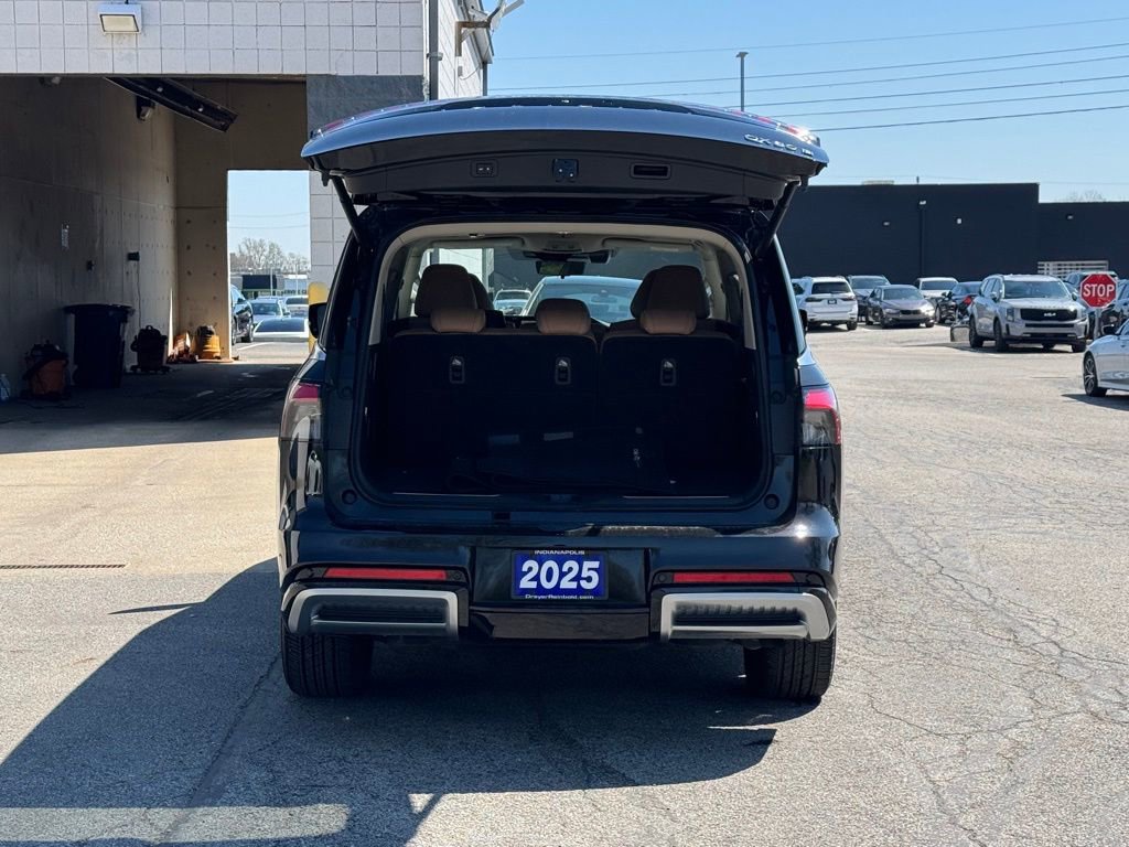 Used 2025 INFINITI QX80 Sensory AWD/4WD image 32
