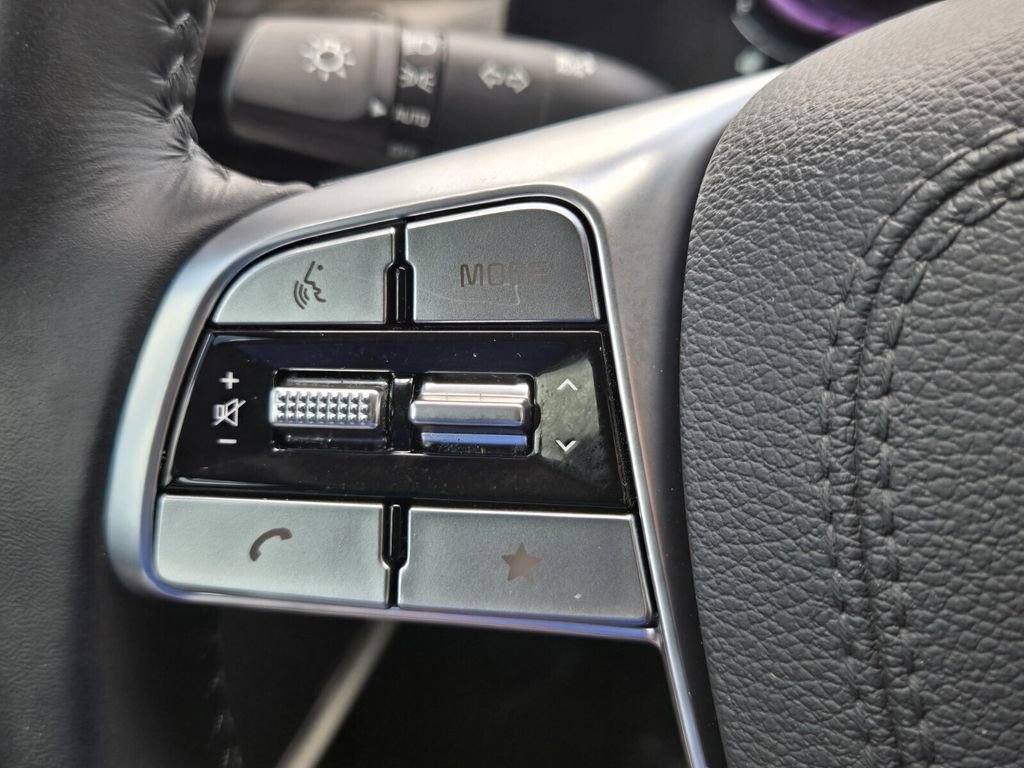 Used 2025 Kia Telluride EX w/ EX Captain's Chair Package FWD image 26