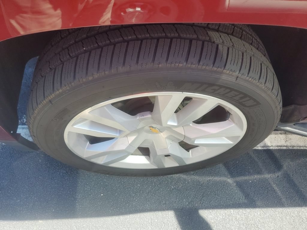 Used 2018 Chevrolet Suburban Premier RWD image 10