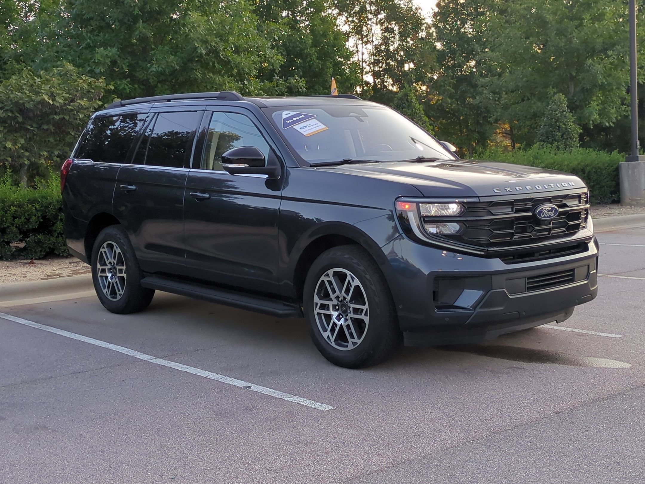 Certified 2025 Ford Expedition Active AWD/4WD image 1
