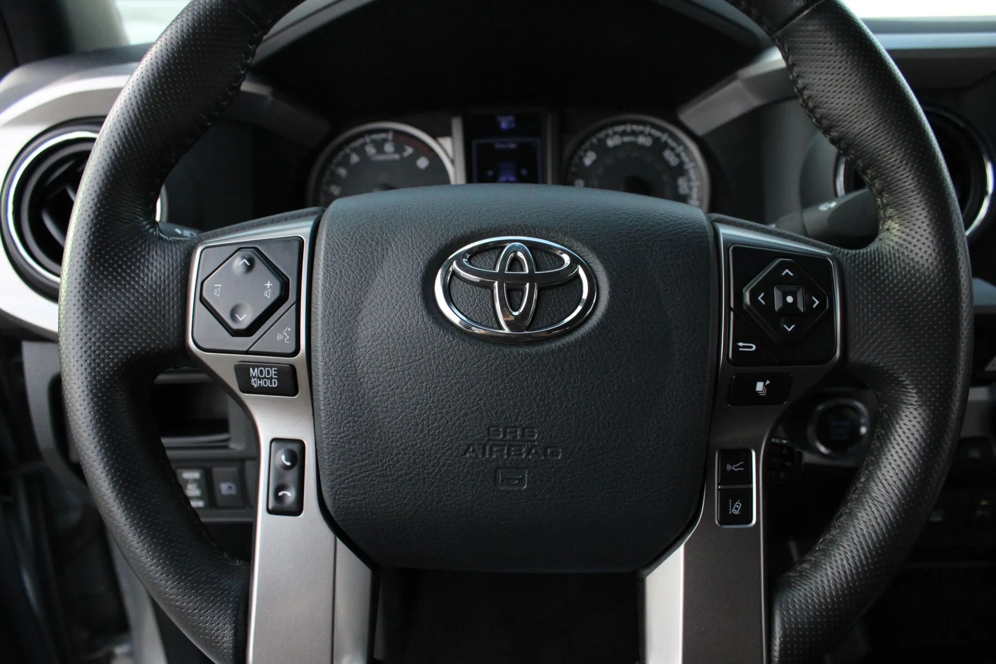 Used 2018 Toyota Tacoma Limited image 21