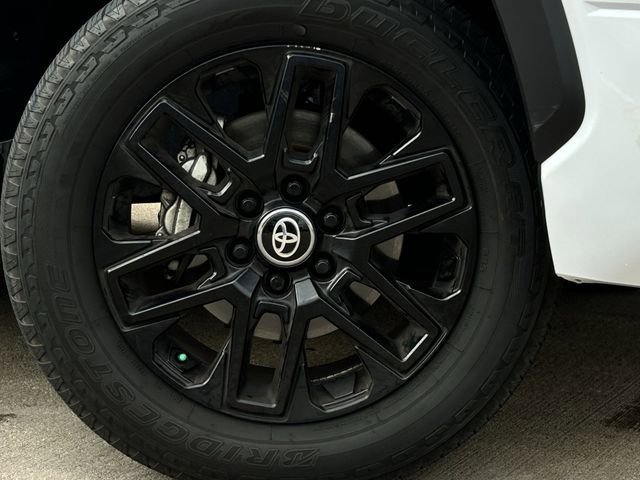 Used 2025 Toyota Tundra Limited AWD/4WD image 10