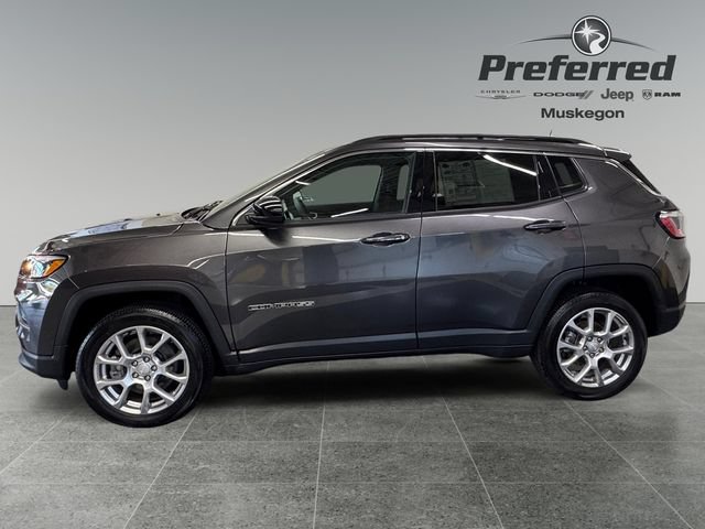 Used 2023 Jeep Compass Latitude AWD/4WD image 9